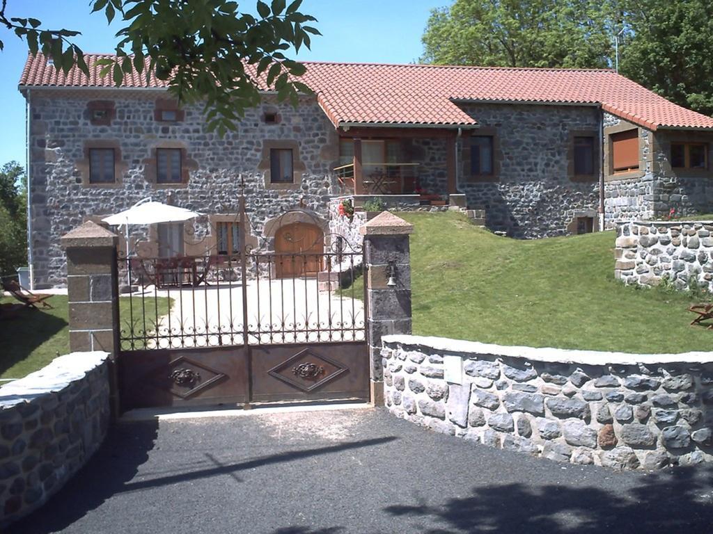 Le Clos Des Pierres Rouges Bed & Breakfast Saint-Privat-d'Allier Exterior photo