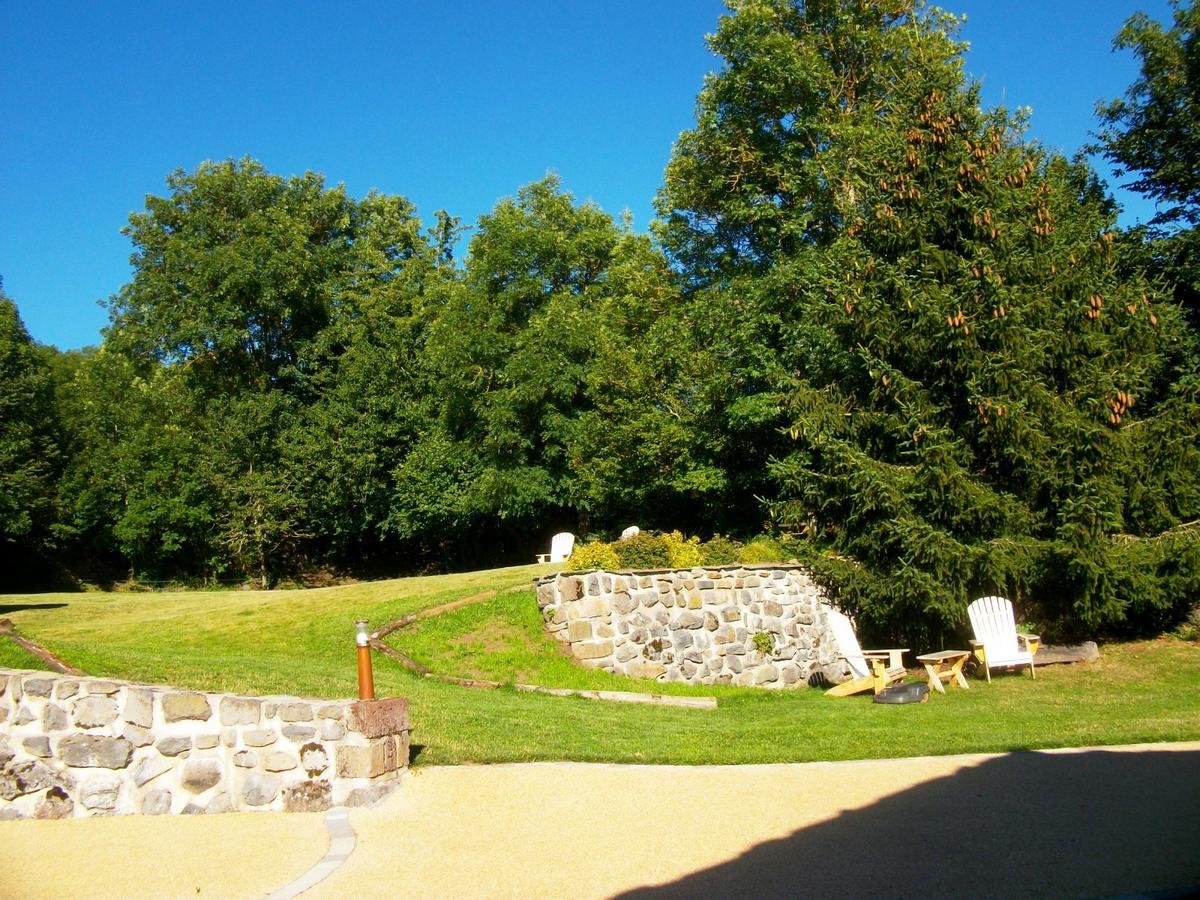 Le Clos Des Pierres Rouges Bed & Breakfast Saint-Privat-d'Allier Exterior photo